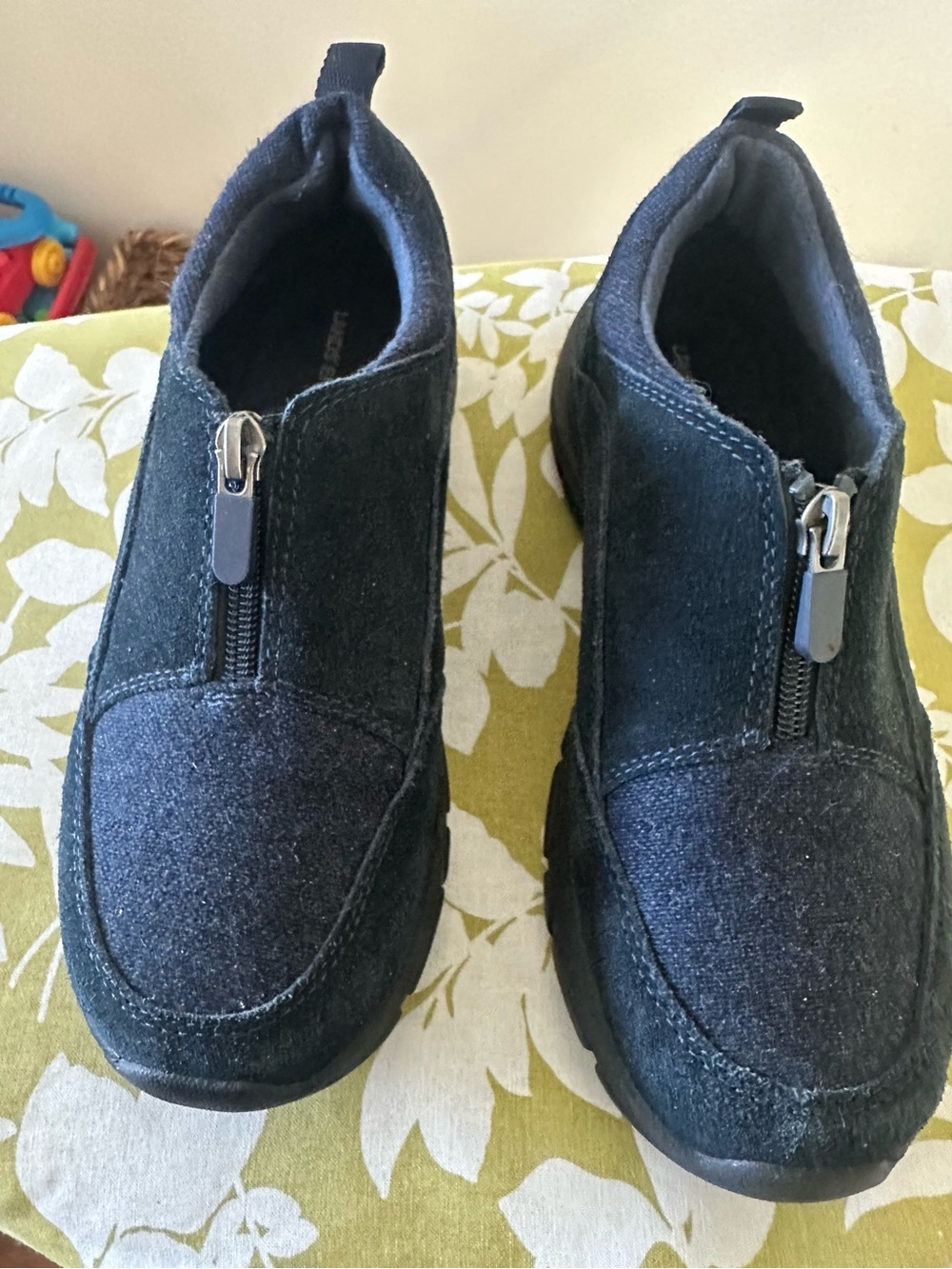 Women’s 7 LANDS END Navy Blue Suede Slip-On Loafers Like New